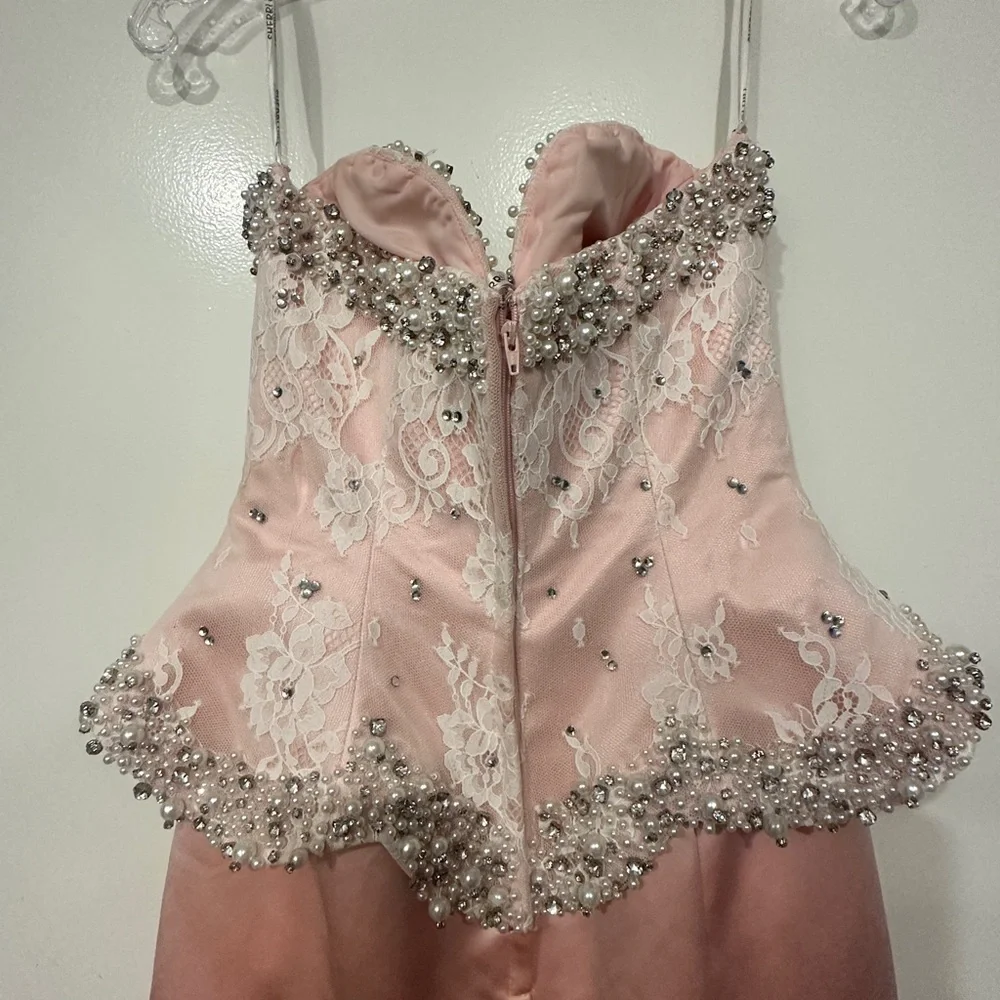 Stunning Sherri Hill Peplum Gown - Picture 4 of 4